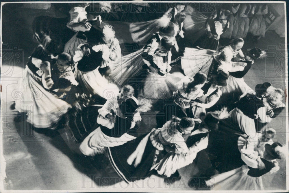 1935 Hungarian Dancers Waltz Press Photo - Historic Images