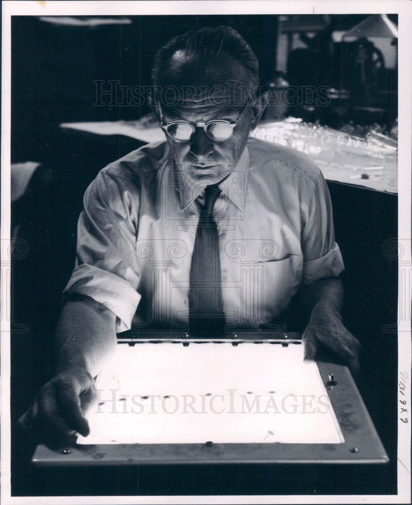 1960 Sterling Hendricks Ag Research Service Press Photo - Historic Images