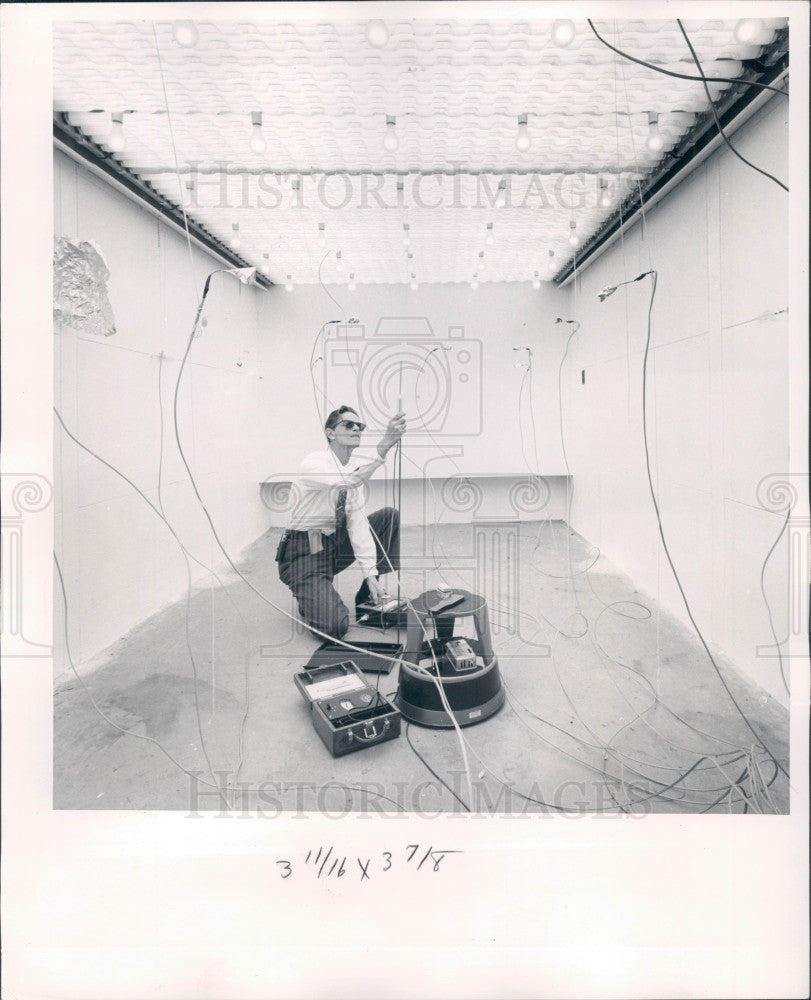 1960 Measuring Temps Dept of Ag Press Photo - Historic Images