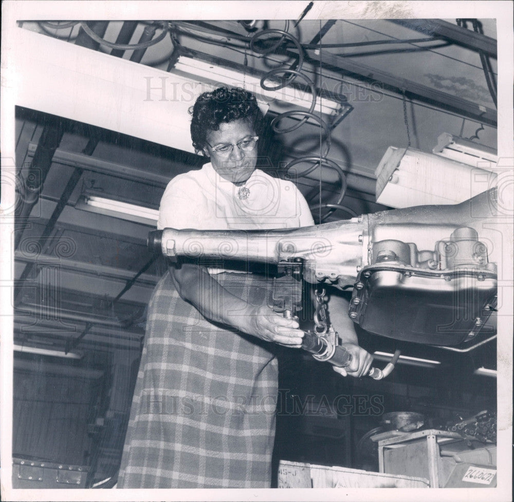 1966 Detroit Auto Industry Woman Worker Press Photo - Historic Images