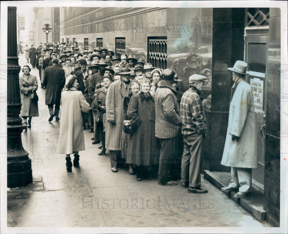 1954 Detroit Income Tax Line Press Photo - Historic Images