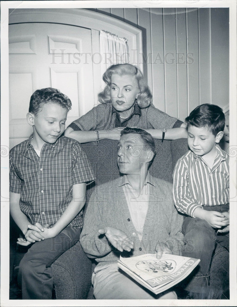 1960 Actors David Wayne &amp; Peggy Knudsen Press Photo - Historic Images