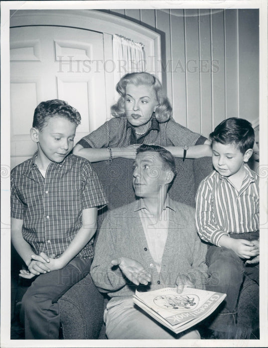 1960 Actors David Wayne & Peggy Knudsen Press Photo - Historic Images