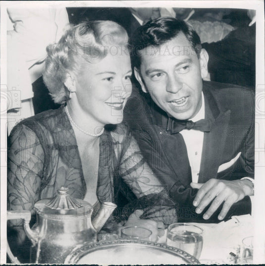 1955 Actors Jack Webb & Dorothy Towne Press Photo - Historic Images