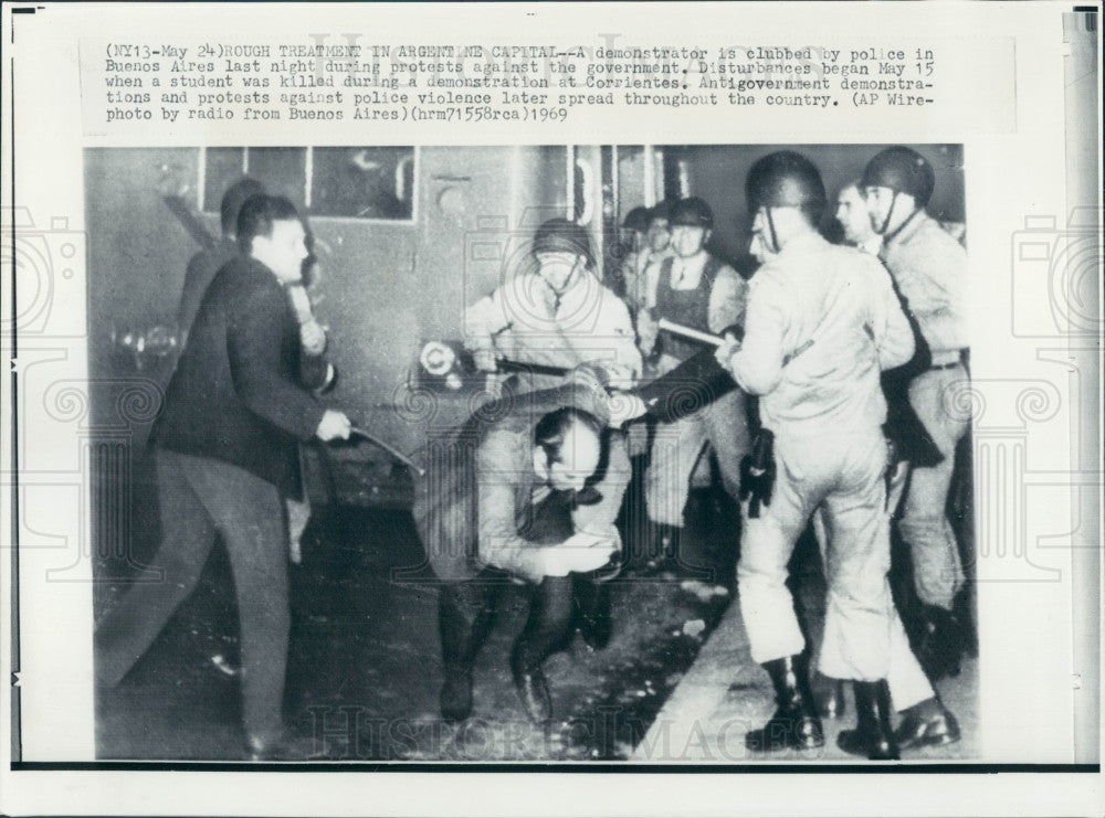 1969 Buenos Aires Argentina Police Club Man Press Photo - Historic Images