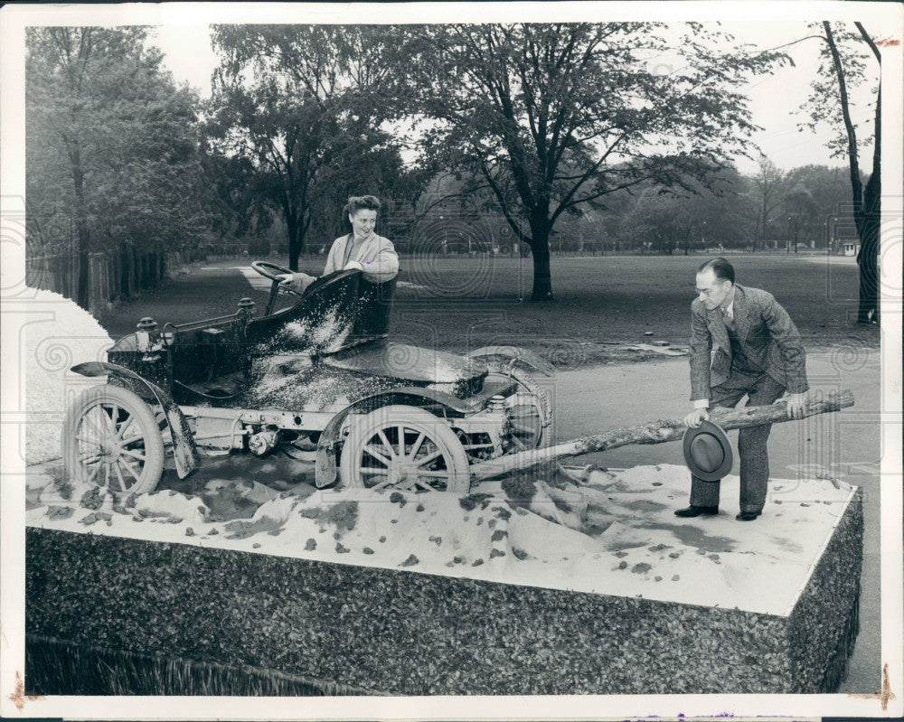 1946 Detroit MI Motor City Cavalcade Float Press Photo - Historic Images