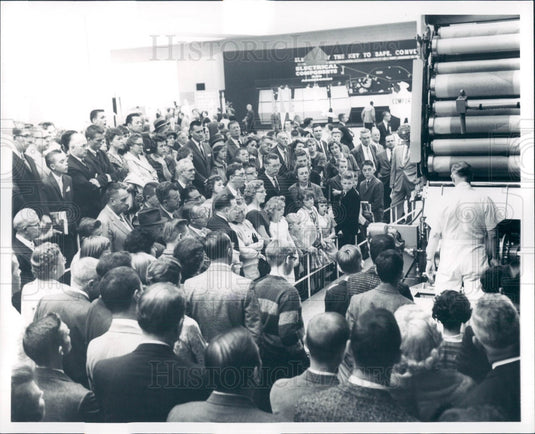 1960 Detroit MI Cobo Hall Making Tires Press Photo - Historic Images