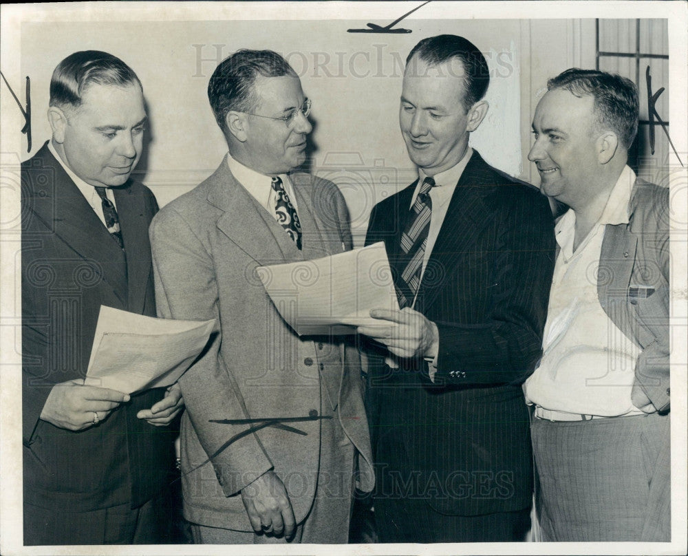 1942 Ford Motor UAW Negotiations Press Photo - Historic Images