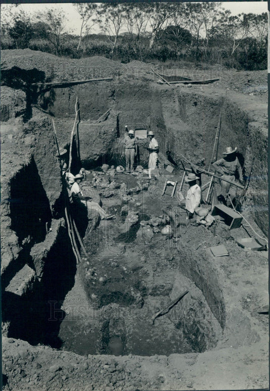 1940 Panama Indian Burial Site Press Photo - Historic Images