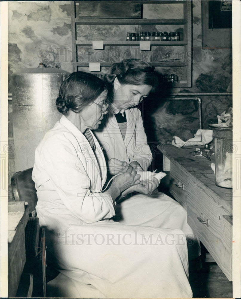 1942 Cancer Researchers Curtis &amp; Dunning Press Photo - Historic Images