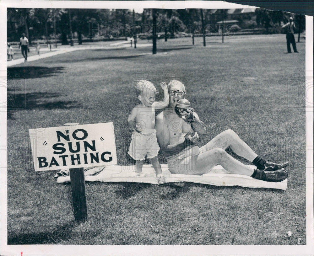 1952 Detroit Sunbathers Press Photo - Historic Images