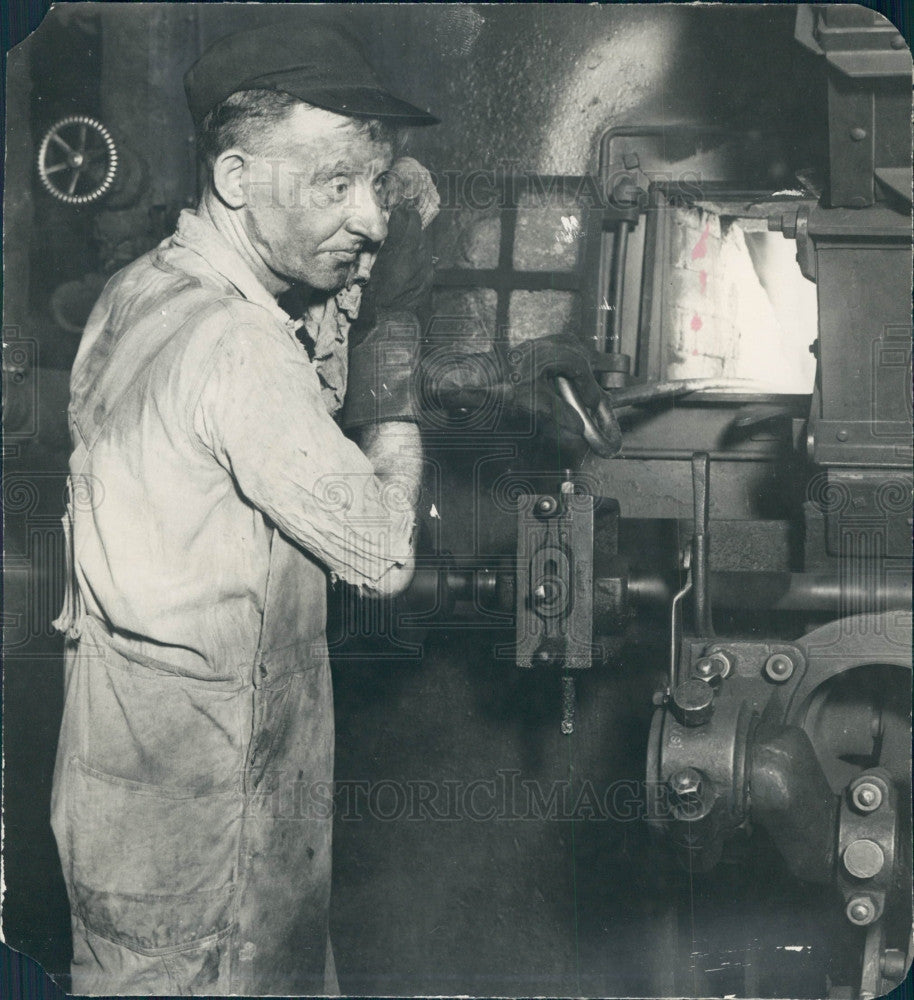 1929 Detroit Dime Bank Fireman Eagan Press Photo - Historic Images