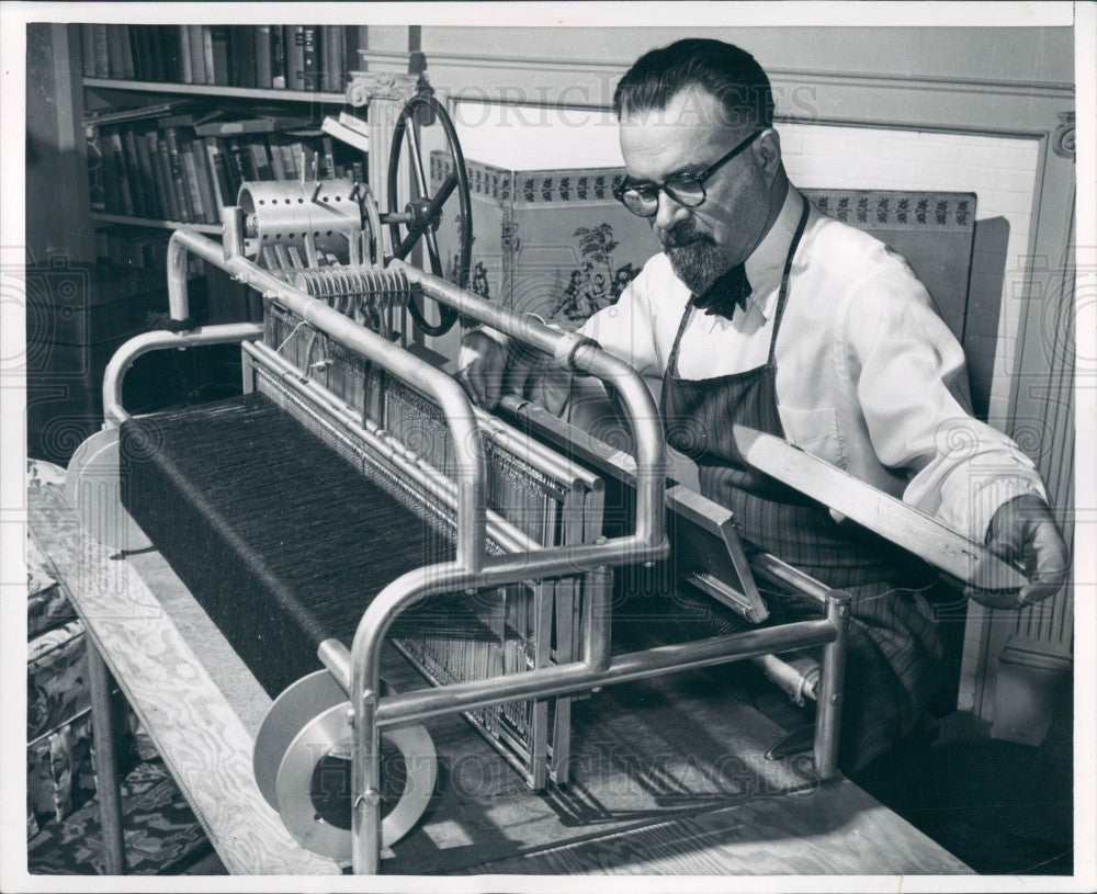 1955 Chicago Photographer Fisher Weaving Press Photo - Historic Images