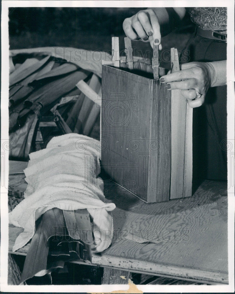 1951 Mrs. Hicks Pandanus Leaf Weaving Press Photo - Historic Images