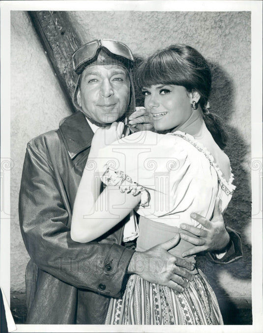 1965 Actors Nina Wayne & Leonard Stone Press Photo - Historic Images