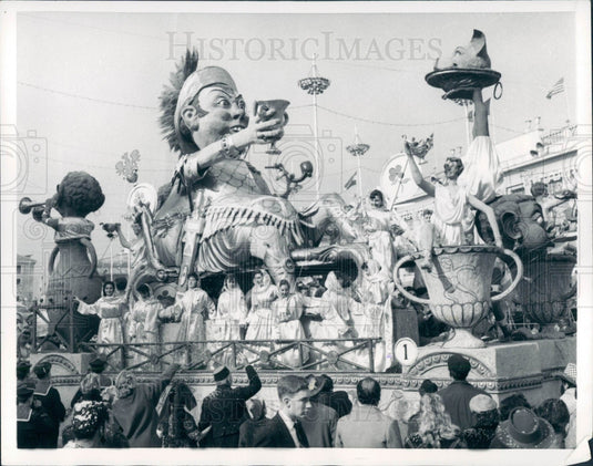 1957 France Roman Gourmet Lucullus Float Press Photo - Historic Images