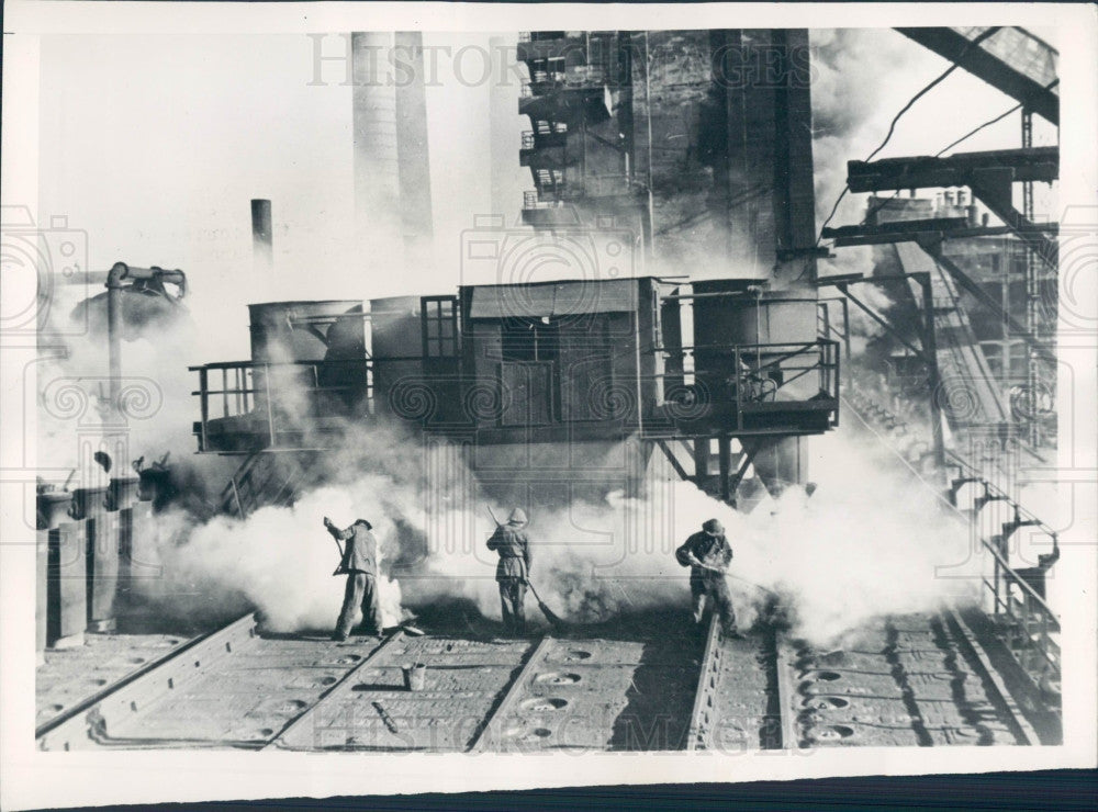 1948 Russia Kemerovo Coke &amp; Chemical Plant Press Photo - Historic Images