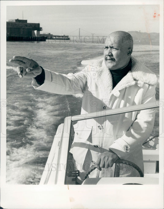 1975 Actor Khigh Dhiegh Press Photo - Historic Images