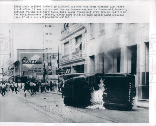 1965 Guayaquil Ecuador Riots Press Photo - Historic Images