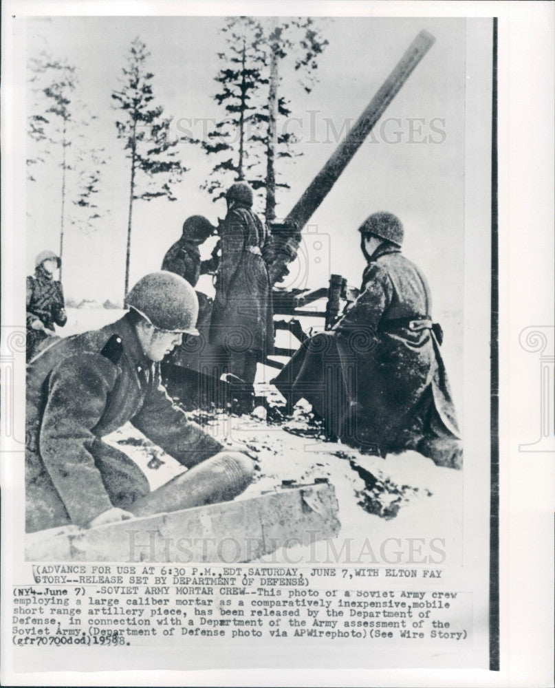 1958 Soviet Army Mortar Crew Press Photo - Historic Images