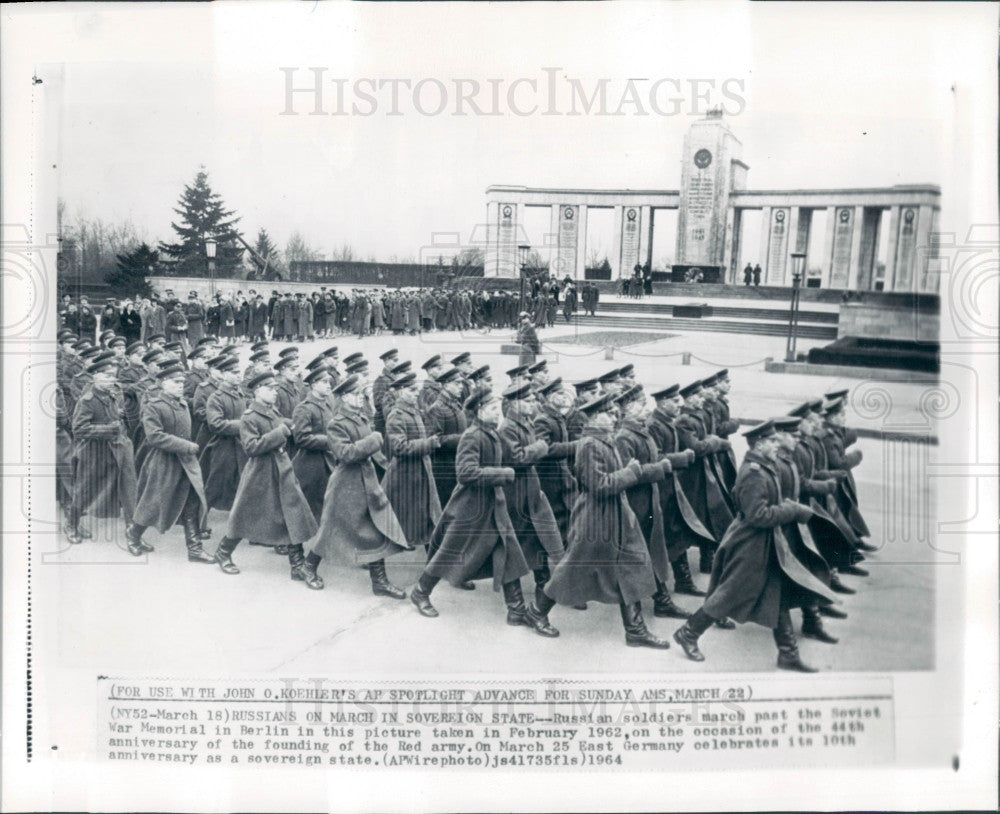 1964 Berlin Germany Russian Soldiers Press Photo - Historic Images