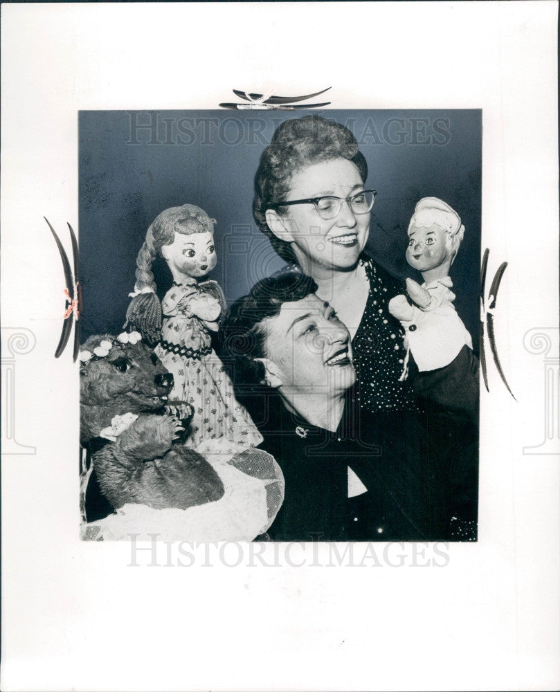 1965 Puppeteers Ann Cohen &amp; Bea Geller Press Photo - Historic Images