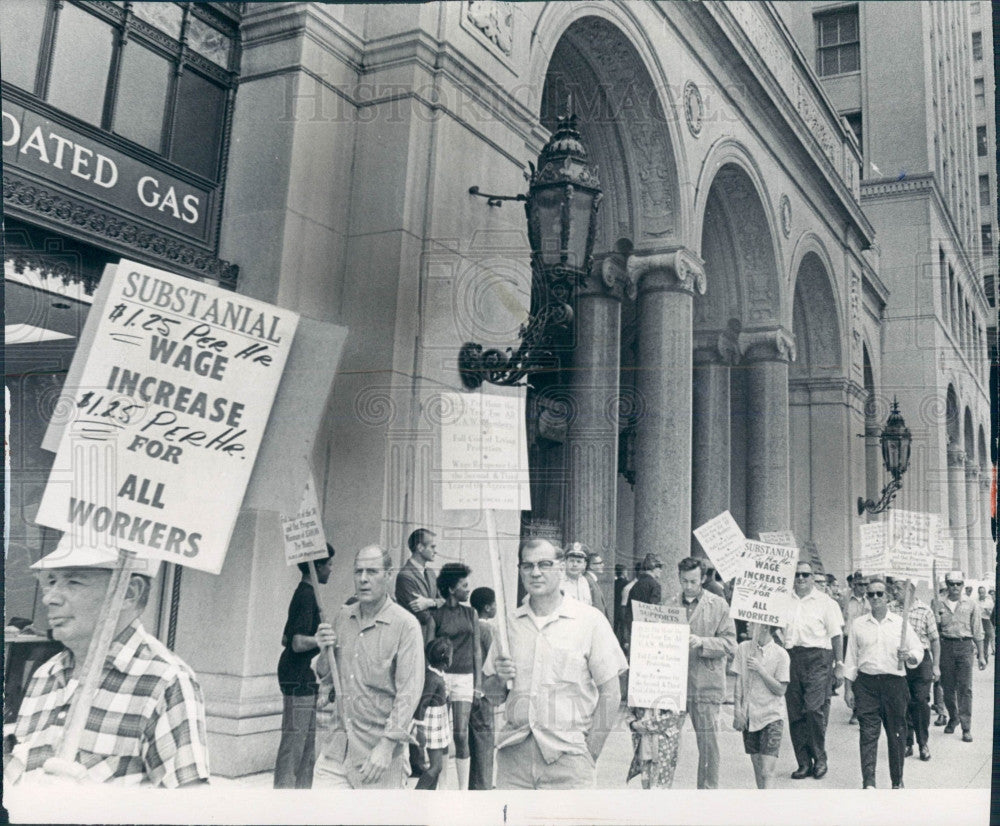 1970 Detroit GM UAW Strike Press Photo - Historic Images