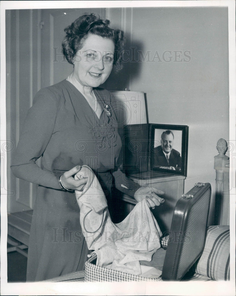 1943 Singer Julia Sanderson Press Photo - Historic Images