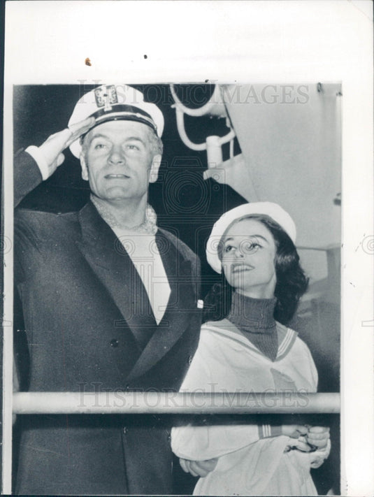 1958 Actors Susan Strasberg & Laurence Olivier Photo - Historic Images