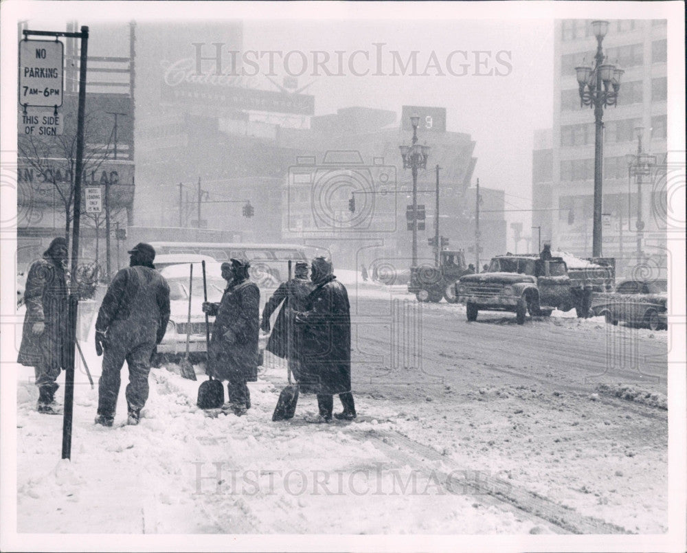 1965 Detroit MI Snow Storm Press Photo - Historic Images