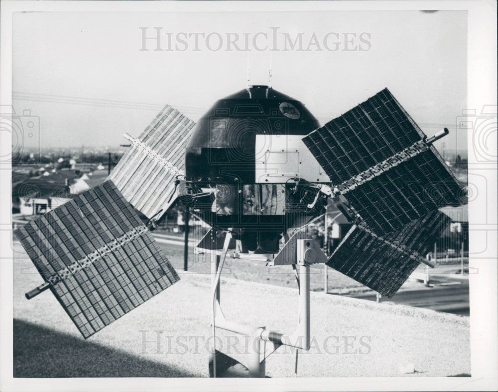 1959 US Paddle Wheel Satellite Press Photo - Historic Images