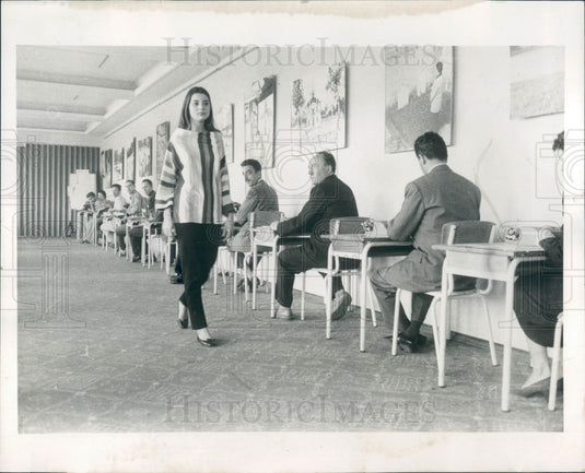 1957 Actress Jacqueline Sassard Press Photo - Historic Images