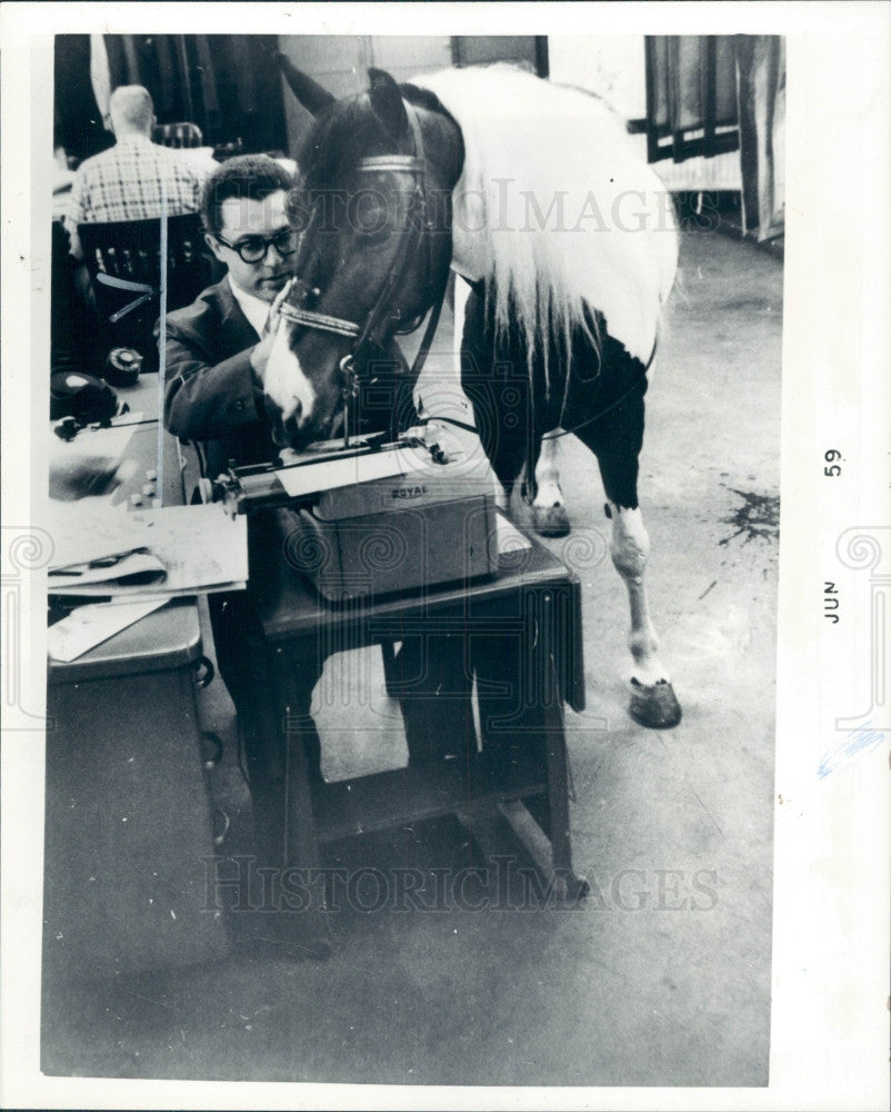 1981 Detroit Times Writer Arnold Hirsch Press Photo - Historic Images