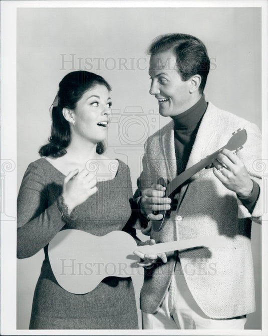 1966 Actress Gail Martin & Singer Pat Boone Press Photo - Historic Images