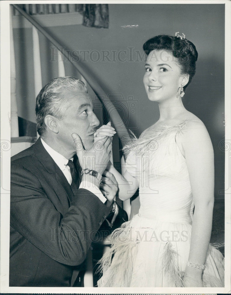 1960 Actors Gigi Perreau &amp; Cesar Romero Press Photo - Historic Images