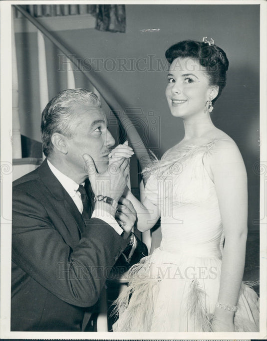 1960 Actors Gigi Perreau & Cesar Romero Press Photo - Historic Images