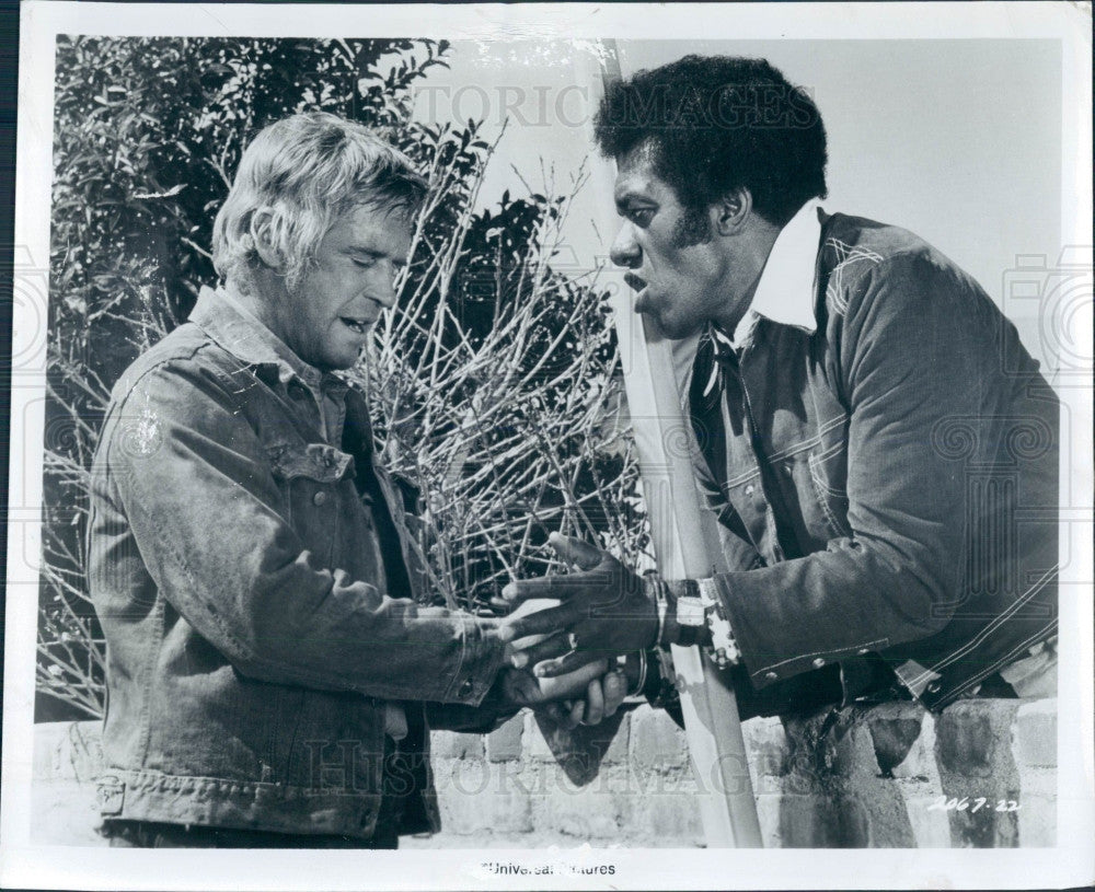 1974 Actors George Peppard &amp; Stack Pierce Press Photo - Historic Images