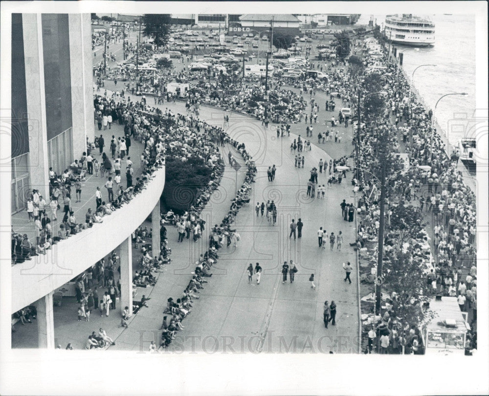 1971 Detroit Cobo Riverfront Fireworks Press Photo - Historic Images