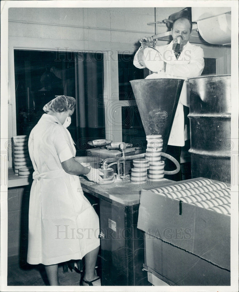 1950 Acme Perfume Dusting Powder Press Photo - Historic Images