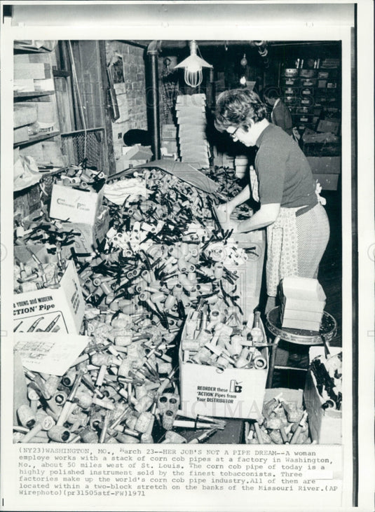 1971 Washington MO Corncob Pipe Factory Press Photo - Historic Images