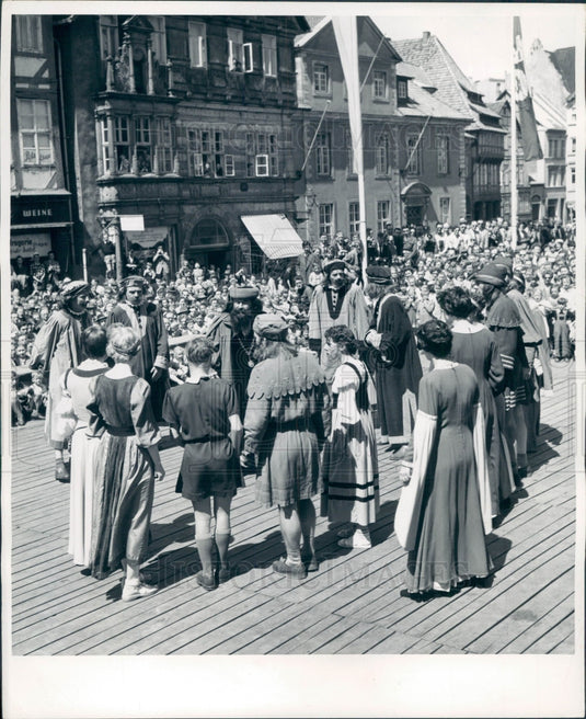 1956 Hamelin Germany Pied Piper Play Press Photo - Historic Images