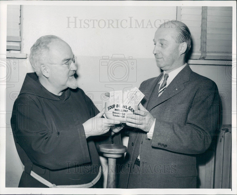 1947 Detroit Fr. Bernard Burke &amp; Leo Heuser Press Photo - Historic Images