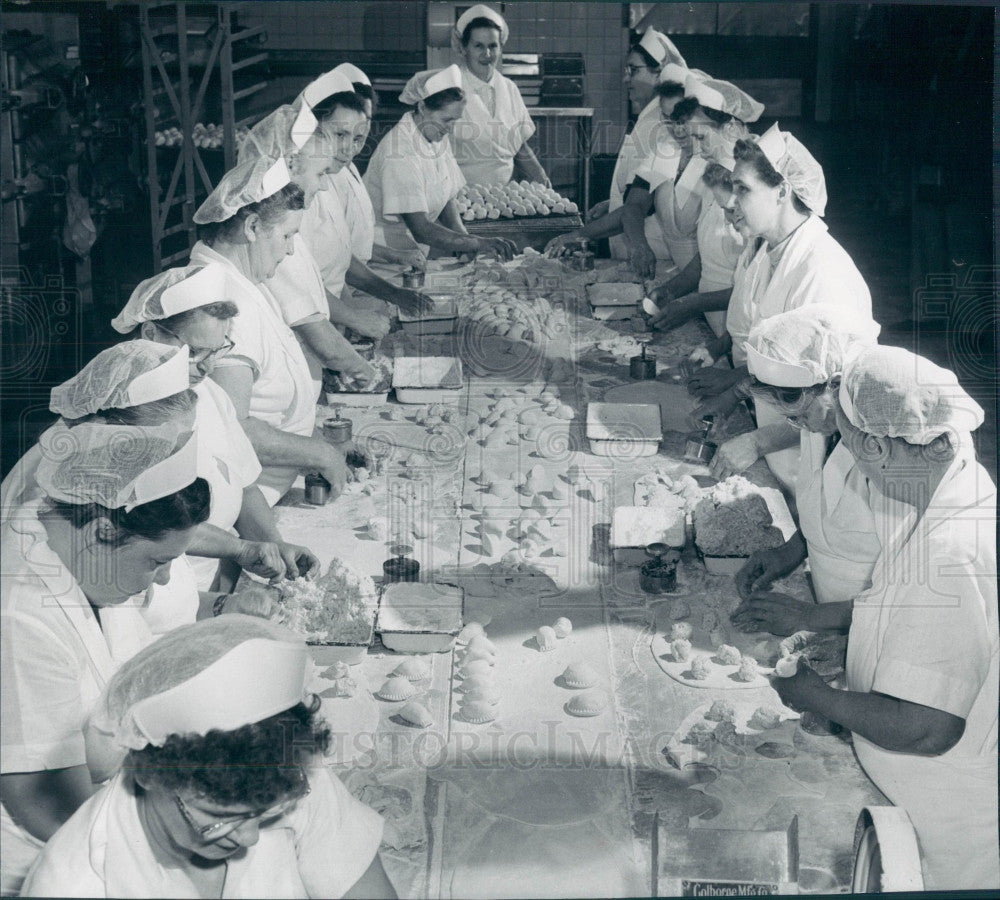 1956 Making Dumplings Press Photo - Historic Images