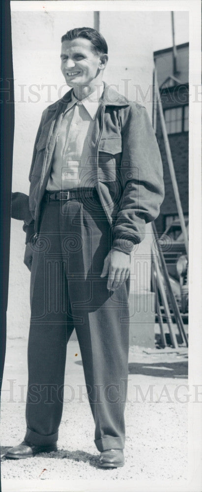 1946 Horse Trainer Stanley Lipiec Press Photo - Historic Images