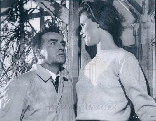 1960 Actors Montgomery Clift & Lee Remick Press Photo - Historic Images