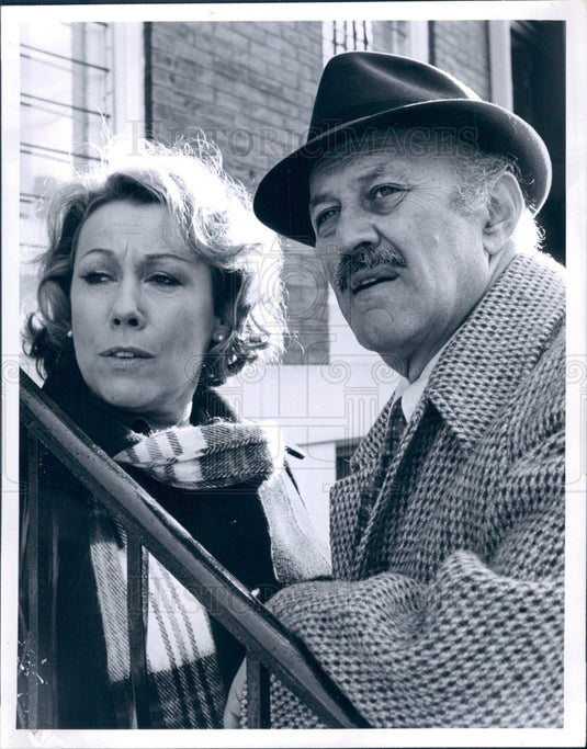 1974 Actors Lee Cobb & Janet Ward Press Photo - Historic Images