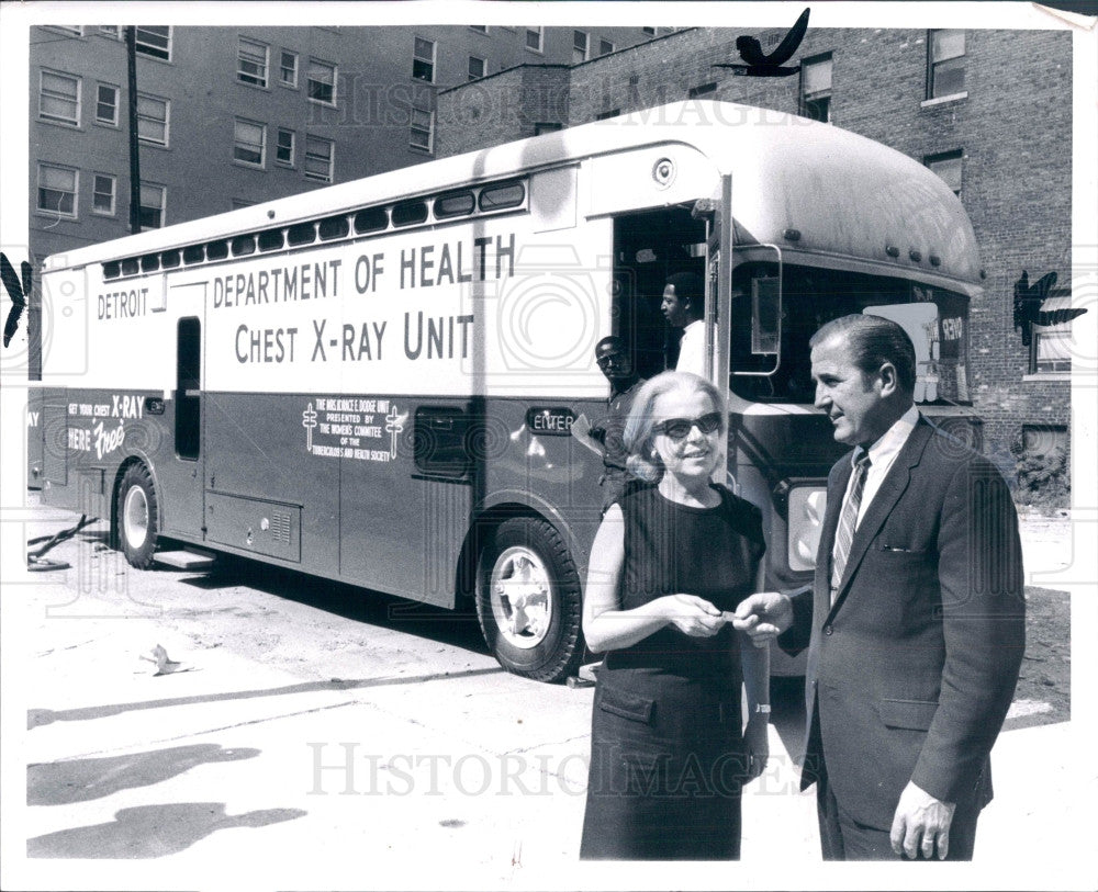 1970 Detroit Mayor Gribbs Mobile Chest Xray Press Photo - Historic Images