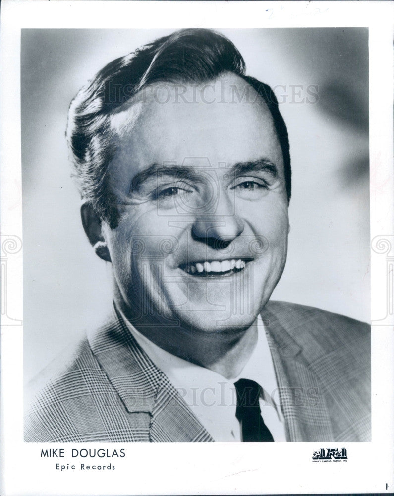 1966 Actor Mike Douglas Press Photo - Historic Images