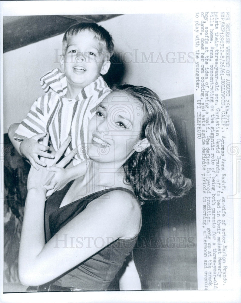 1961 Actress Anna Kashfi &amp; Son Press Photo - Historic Images
