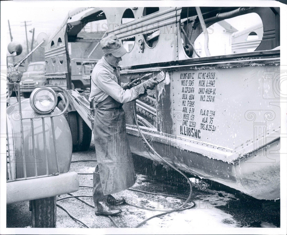 1954 Detroit Michigan Washing Trucks Press Photo - Historic Images